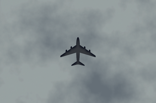 Avião preto