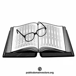 Briller på en åpen bok