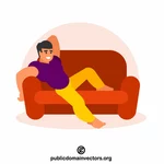 Muž relaxuje na gauči