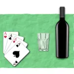 चार खेल कार्ड का चित्रण, एक गिलास और शराब की बोतल वेक्टर