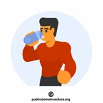किशोर एक गिलास से पानी पीता है