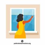 Mujer abre las persianas